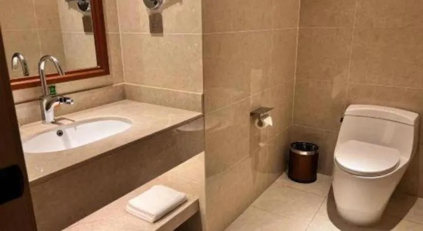 Vienna Hotel Xinfeng West High-Speed Railway Station