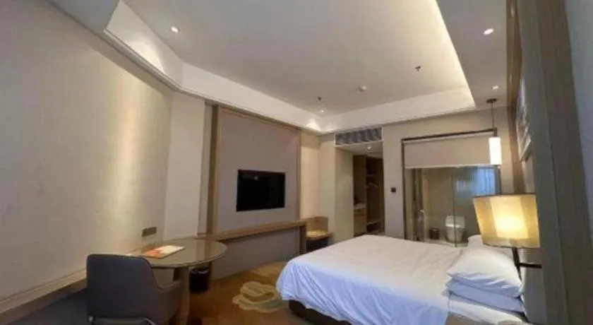 Bed in Vienna Hotel Xinfeng West High-Speed Railway Station