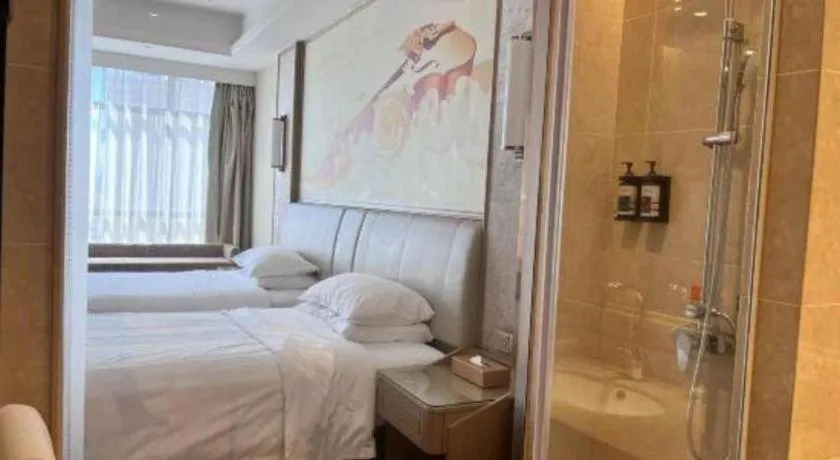 Bed in Vienna Hotel Xinfeng West High-Speed Railway Station