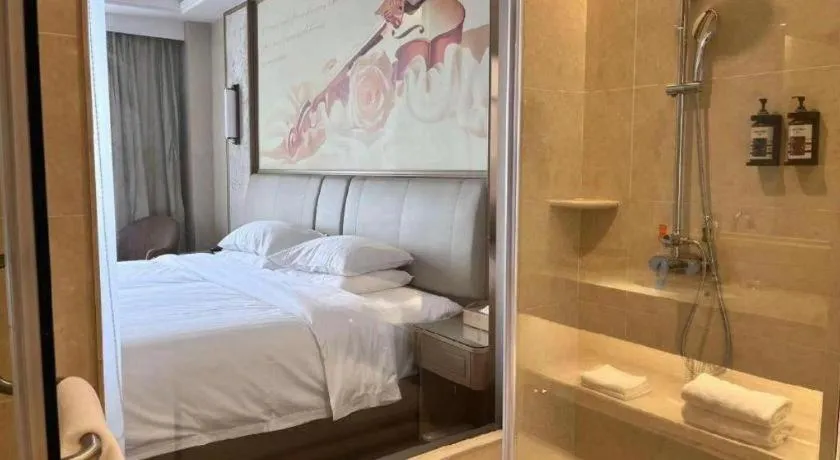 Bed in Vienna Hotel Xinfeng West High-Speed Railway Station