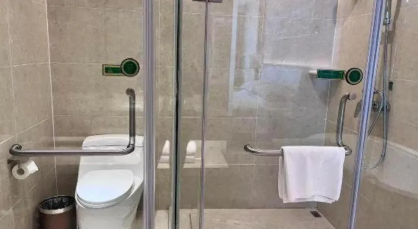 Vienna Hotel Xinfeng West High-Speed Railway Station