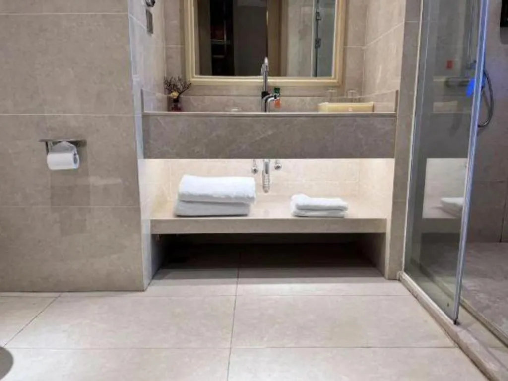 Vienna Hotel Xinfeng West High-Speed Railway Station