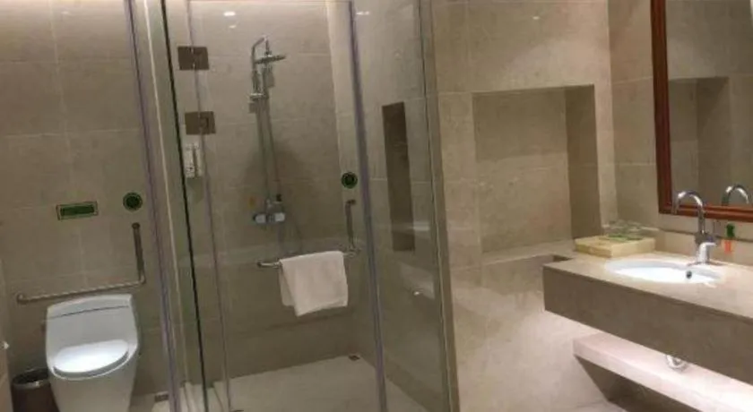 Vienna Hotel Xinfeng West High-Speed Railway Station