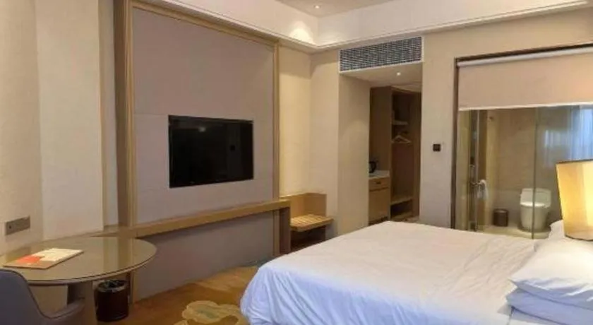 Bed in Vienna Hotel Xinfeng West High-Speed Railway Station