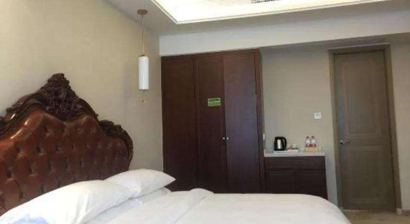 Bed in Vienna Hotel Xinfeng West High-Speed Railway Station