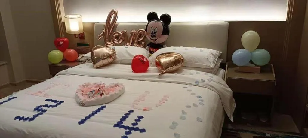 Bed in Vienna Hotel Xinfeng West High-Speed Railway Station