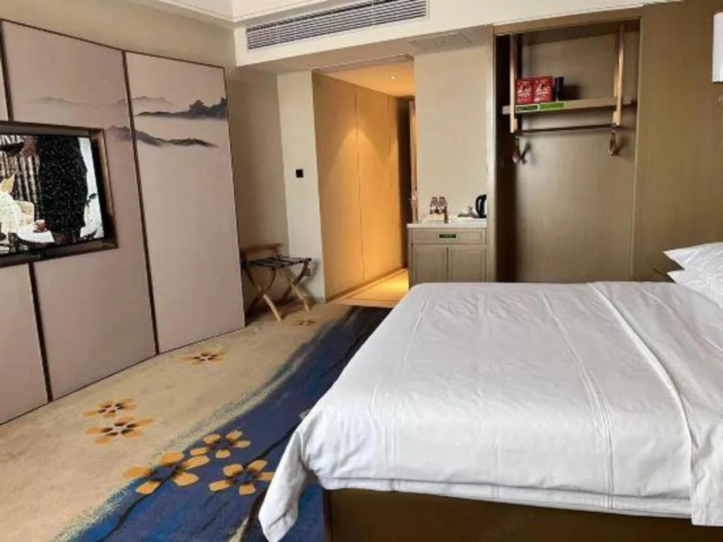 Bed in Vienna Hotel Xinfeng West High-Speed Railway Station