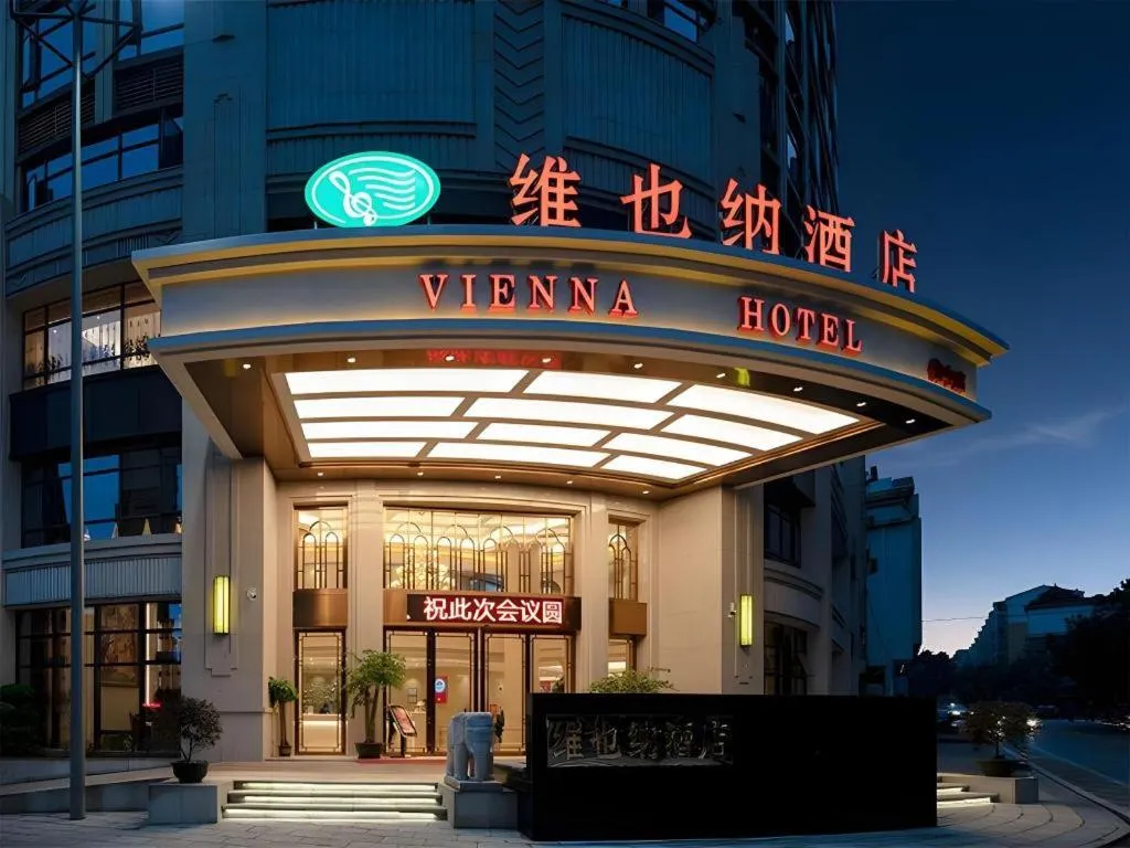 Vienna Hotel Xinfeng West High-Speed Railway Station