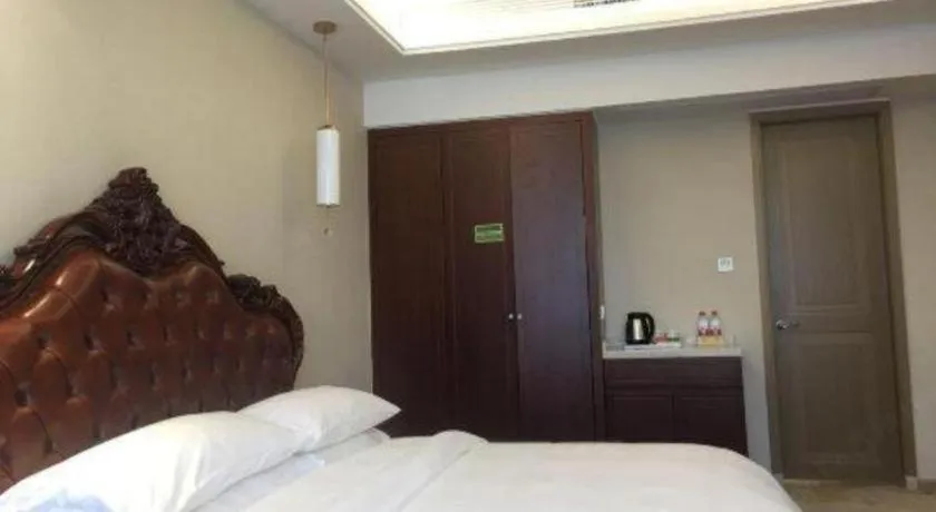 Bed in Vienna Hotel Xinfeng West High-Speed Railway Station