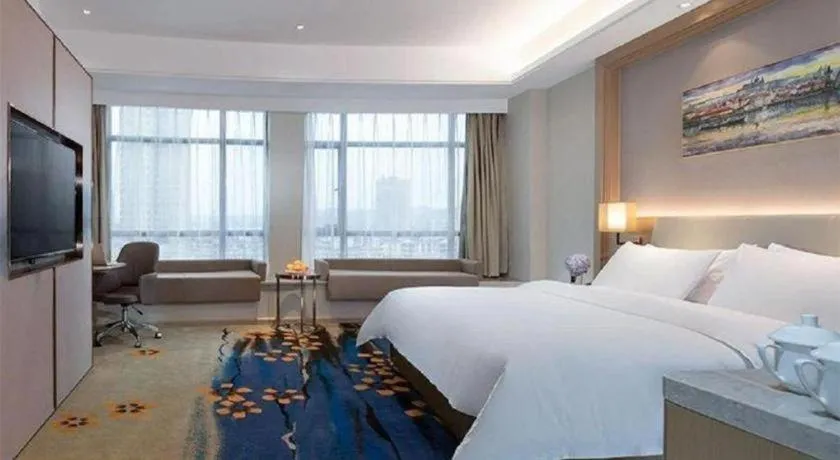 Bed in Vienna Hotel Xinfeng West High-Speed Railway Station