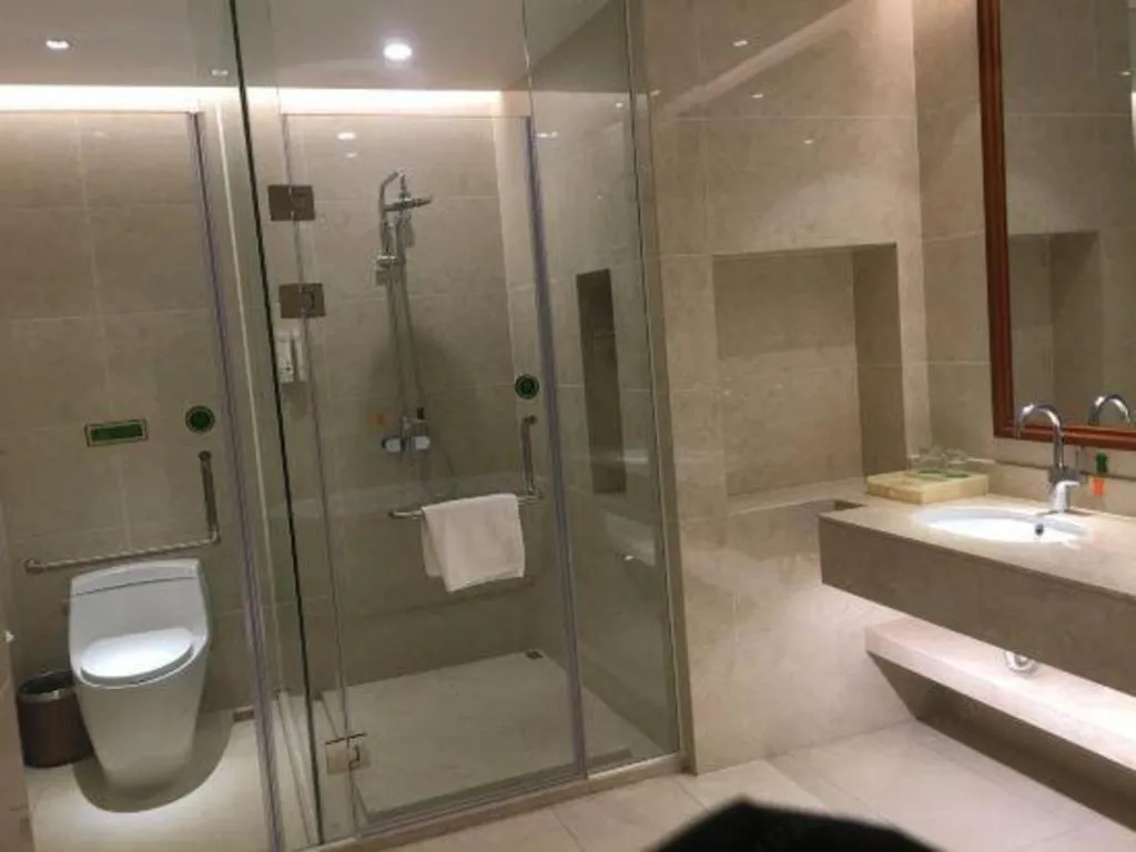 Vienna Hotel Xinfeng West High-Speed Railway Station