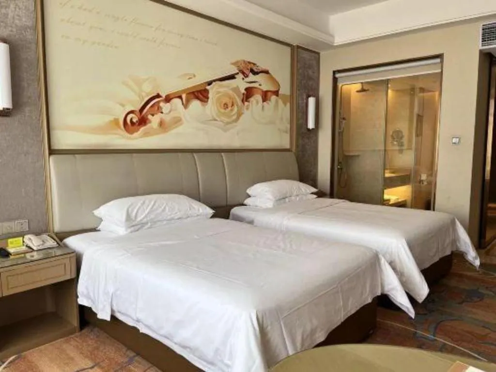 Bed in Vienna Hotel Xinfeng West High-Speed Railway Station