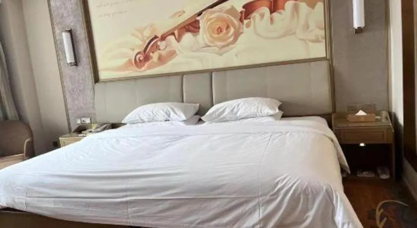 Bed in Vienna Hotel Xinfeng West High-Speed Railway Station