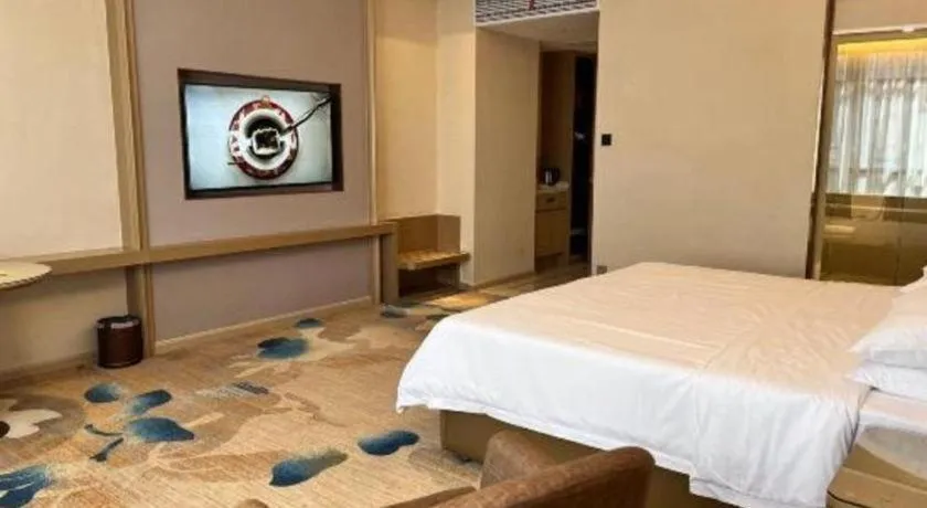 Bed in Vienna Hotel Xinfeng West High-Speed Railway Station