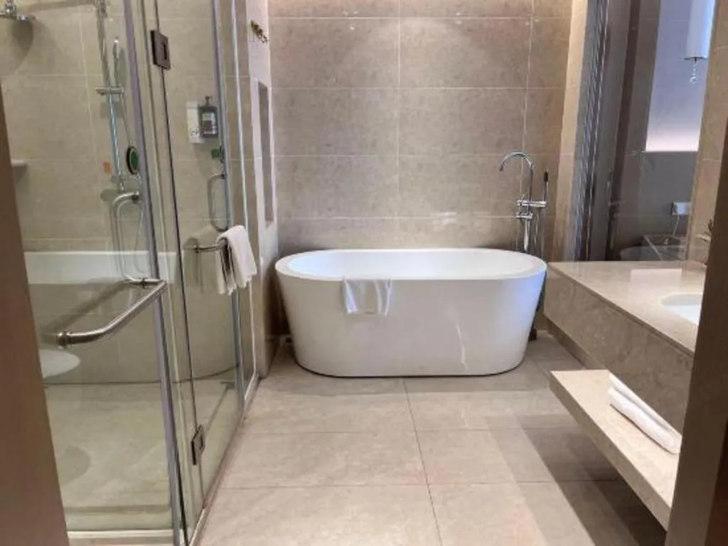 Vienna Hotel Xinfeng West High-Speed Railway Station