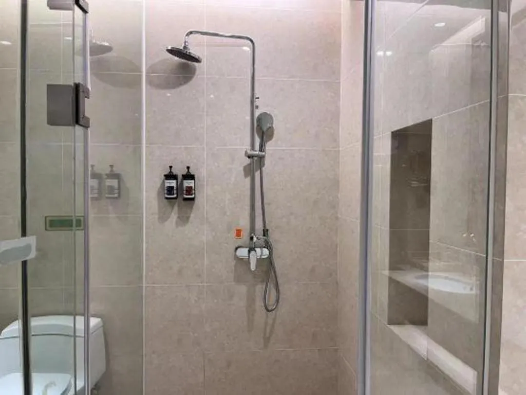 Vienna Hotel Xinfeng West High-Speed Railway Station