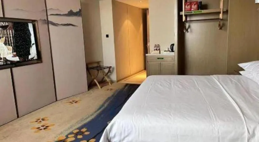 Bed in Vienna Hotel Xinfeng West High-Speed Railway Station