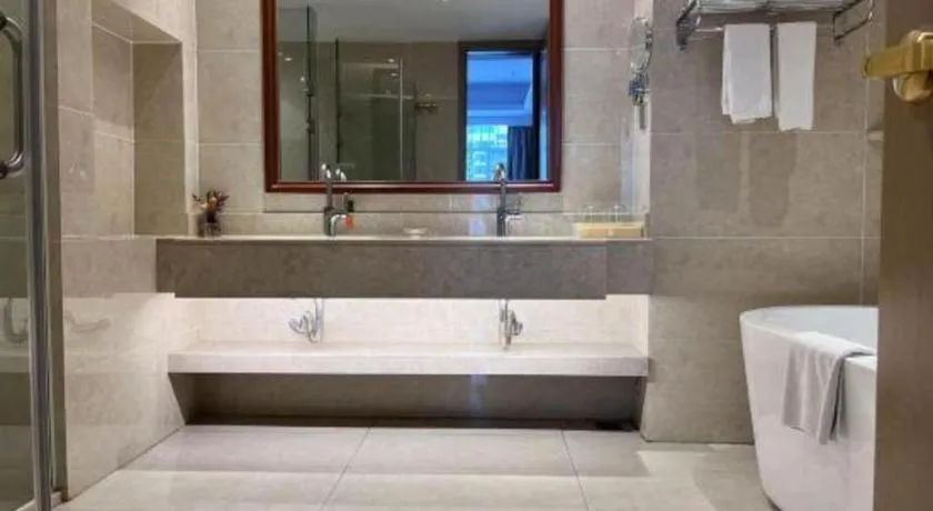 Vienna Hotel Xinfeng West High-Speed Railway Station