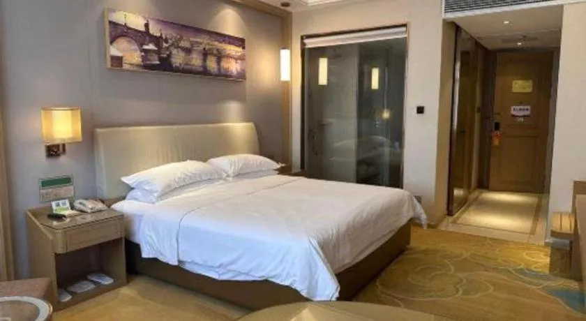 Bed in Vienna Hotel Xinfeng West High-Speed Railway Station