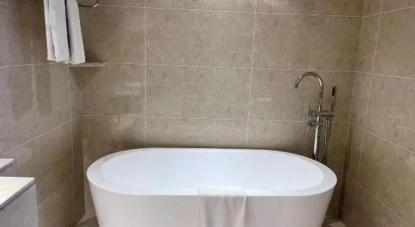 Vienna Hotel Xinfeng West High-Speed Railway Station