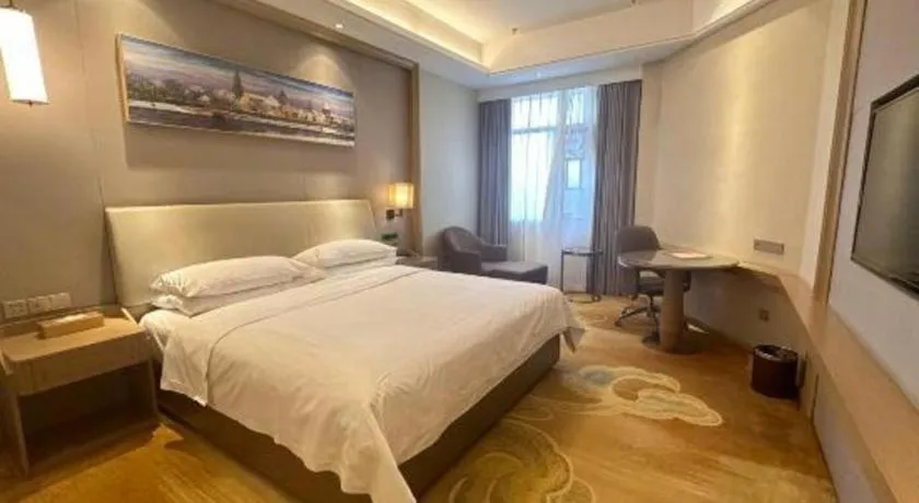 Bed in Vienna Hotel Xinfeng West High-Speed Railway Station