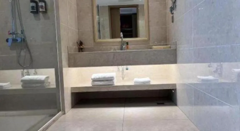 Vienna Hotel Xinfeng West High-Speed Railway Station