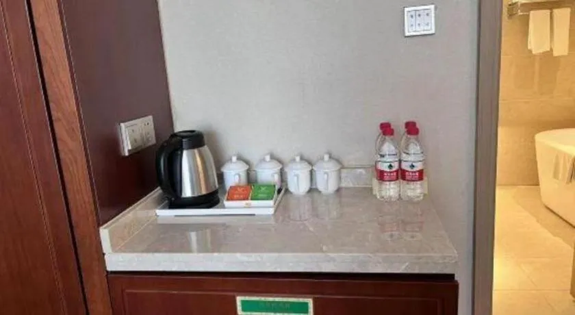 Vienna Hotel Xinfeng West High-Speed Railway Station