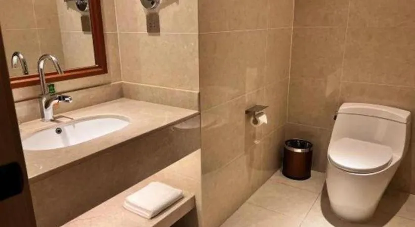 Vienna Hotel Xinfeng West High-Speed Railway Station