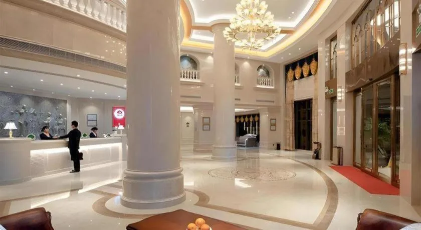 Vienna Hotel Xinfeng West High-Speed Railway Station