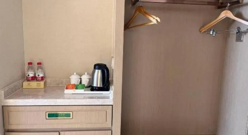 Vienna Hotel Xinfeng West High-Speed Railway Station