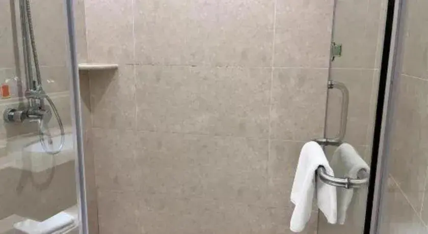 Vienna Hotel Xinfeng West High-Speed Railway Station Vienna Hotel Xinfeng West High-Speed Railway Station