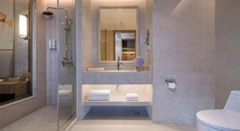 Vienna Hotel Xinfeng West High-Speed Railway Station