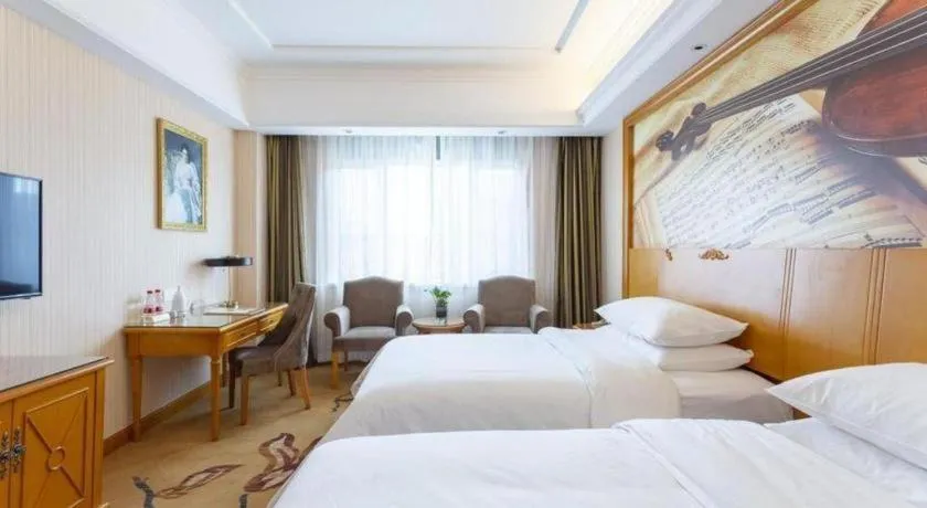 Bed in Vienna Hotel Shanxi Datong High-Speed Railway Station Wanda Plaza