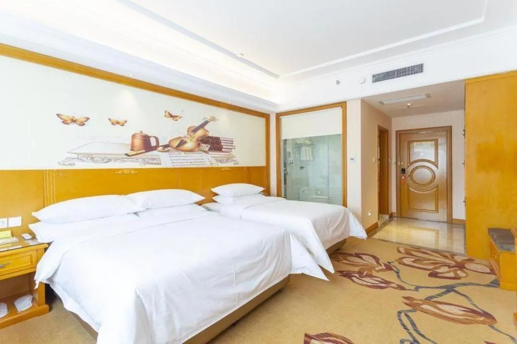 Bed in Vienna Hotel Shanxi Datong High-Speed Railway Station Wanda Plaza