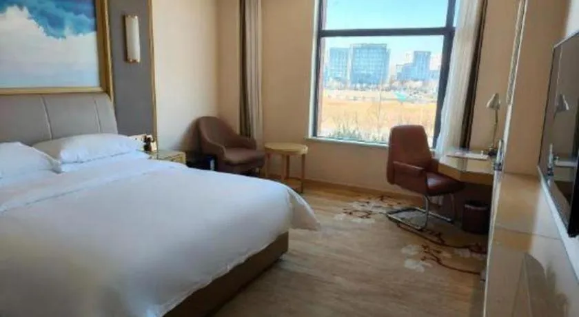 Bed in Vienna Hotel Tianjin Binhai International Airport Free Trade Zone