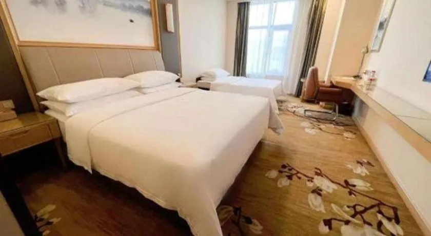 Bed in Vienna Hotel Tianjin Binhai International Airport Free Trade Zone