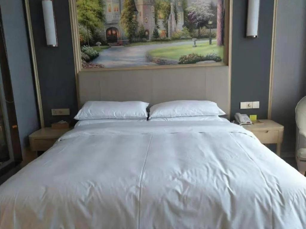 Bed in Vienna Hotel Anhui Lujiang International Building Materials Market Wuzhong