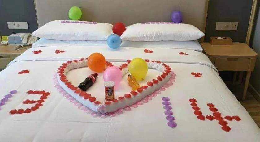 Bed in Vienna Hotel Anhui Lujiang International Building Materials Market Wuzhong