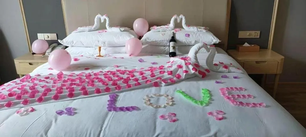 Bed in Vienna Hotel Anhui Lujiang International Building Materials Market Wuzhong