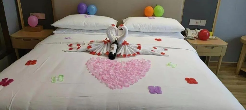 Bed in Vienna Hotel Anhui Lujiang International Building Materials Market Wuzhong