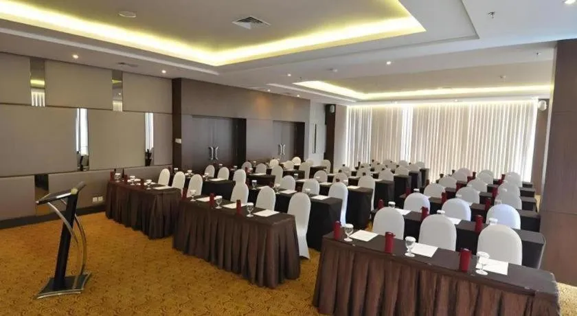 Horison Ultima Semarang