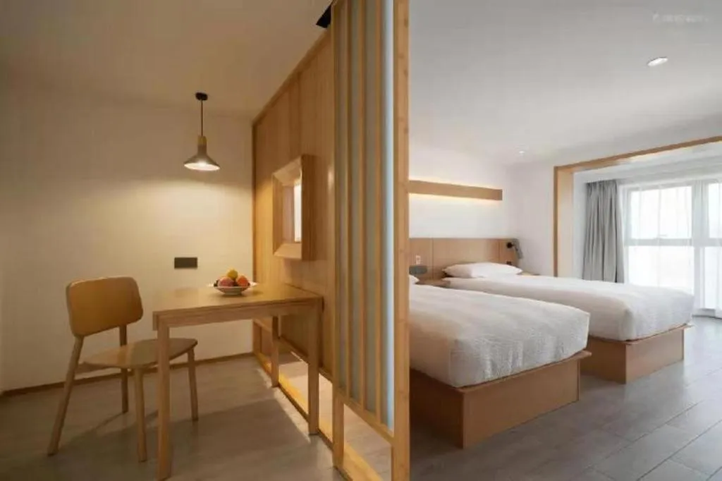 Bed in Meijin All Suites Hotel Suzhou