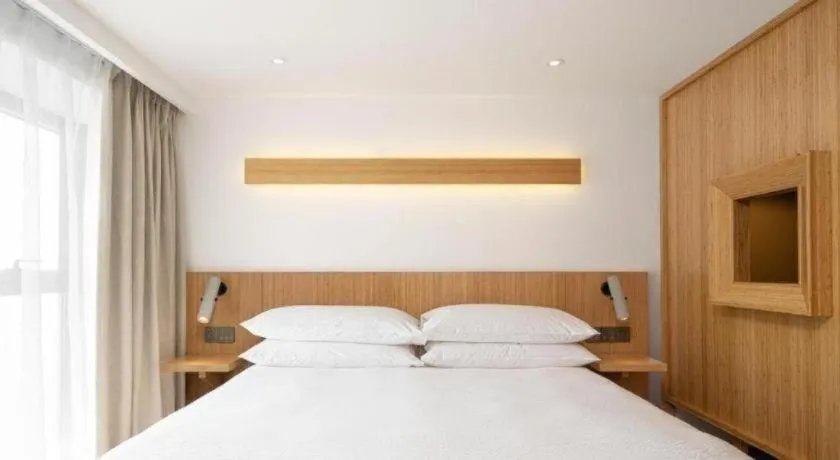 Bed in Meijin All Suites Hotel Suzhou