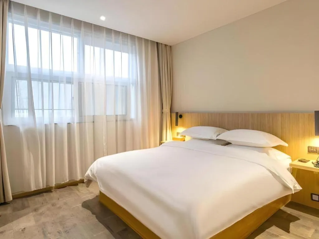 Bed in Meijin All Suites Hotel Suzhou