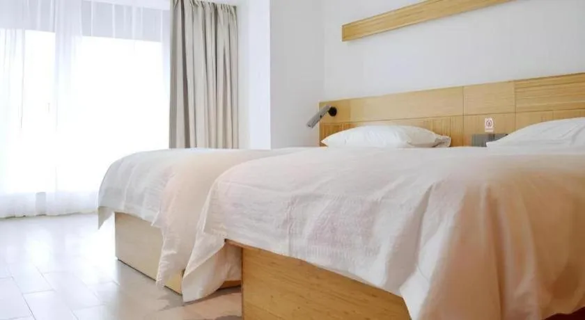 Bed in Meijin All Suites Hotel Suzhou