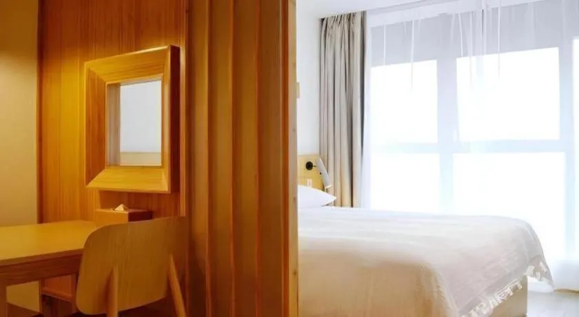 Bed in Meijin All Suites Hotel Suzhou