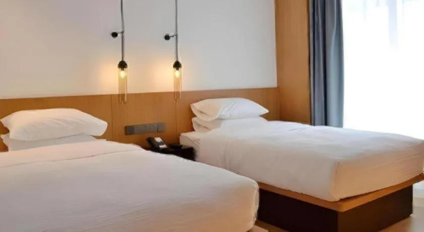 Bed in Meijin All Suites Hotel Suzhou