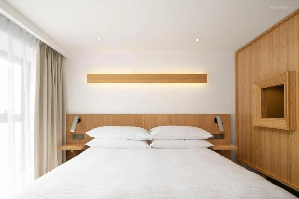 Bed in Meijin All Suites Hotel Suzhou