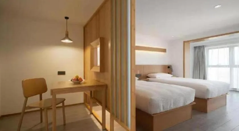 Bed in Meijin All Suites Hotel Suzhou