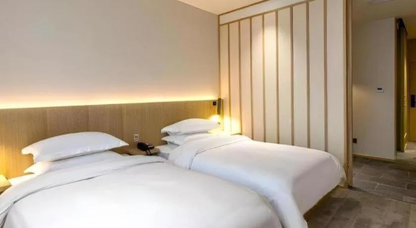Bed in Meijin All Suites Hotel Suzhou